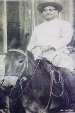 Asamblea Nacional entrega Ley que declara Prócer de la Paz y la Reconciliación a Cardenal Miguel Obando