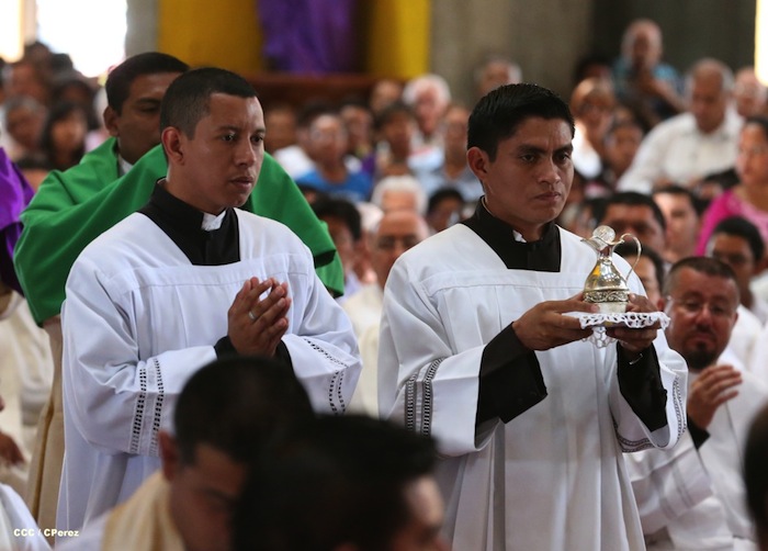Misa Crismal en Catedral de Managua