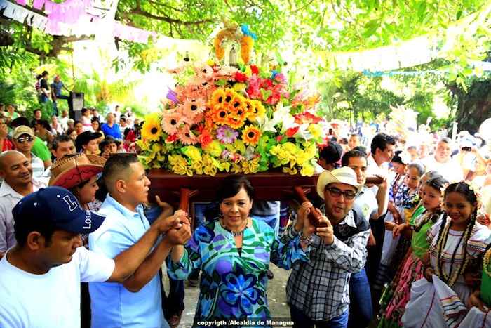 Alcaldesa Daysi Torres recibe mayordomía Fiestas Santo Domingo 2013