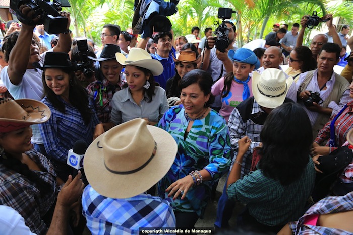 Alcaldesa Daysi Torres recibe mayordomía Fiestas Santo Domingo 2013
