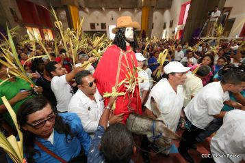 Procesión de Jesús del Triunfo en la Catedral de Managua