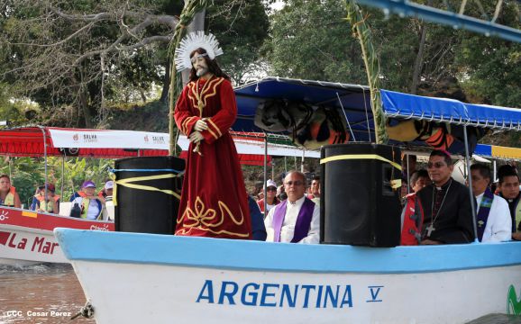 Viacrucis Acuático en el Lago Cocibolca