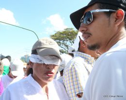 Familias católicas participan del tradicional Vía Crucis de la Sangre de Cristo