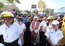Familias católicas participan del tradicional Vía Crucis de la Sangre de Cristo