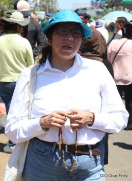 Familias católicas participan del tradicional Vía Crucis de la Sangre de Cristo