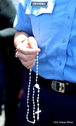 Familias católicas participan del tradicional Vía Crucis de la Sangre de Cristo