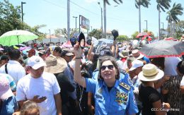 Familias católicas participan del tradicional Vía Crucis de la Sangre de Cristo