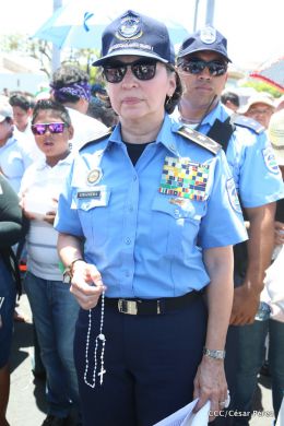 Familias católicas participan del tradicional Vía Crucis de la Sangre de Cristo