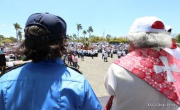 Familias católicas participan del tradicional Vía Crucis de la Sangre de Cristo
