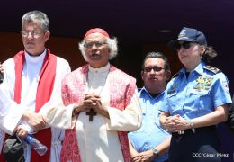Familias católicas participan del tradicional Vía Crucis de la Sangre de Cristo