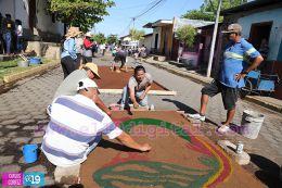 Elaboran Alfombras Pasionarias y realizan tradicional Santo Entierro en León