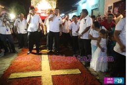 Elaboran Alfombras Pasionarias y realizan tradicional Santo Entierro en León