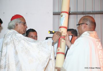 Cardenal Brenes preside Vigilia Pascual