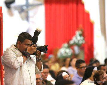 Cardenal Brenes preside Vigilia Pascual