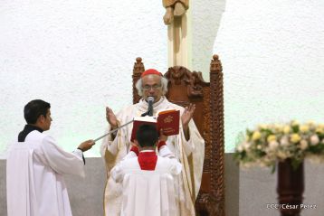Cardenal Brenes preside Vigilia Pascual