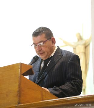 Cardenal Brenes preside Vigilia Pascual