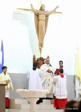 Cardenal Brenes preside Vigilia Pascual