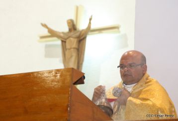 Cardenal Brenes preside Vigilia Pascual