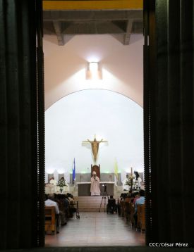 Cardenal Brenes preside Vigilia Pascual
