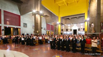 Cardenal Brenes preside Vigilia Pascual