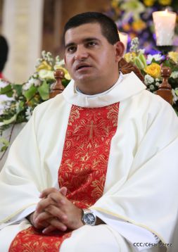 Cardenal Brenes oficia Misa de Resurección