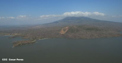 Explorador Sam Cossman sobrevuela los  volcanes de Nicaragua