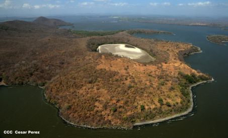 Explorador Sam Cossman sobrevuela los  volcanes de Nicaragua
