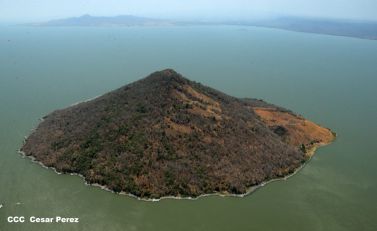 Explorador Sam Cossman sobrevuela los  volcanes de Nicaragua