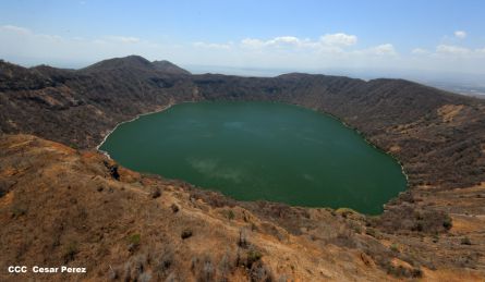 Explorador Sam Cossman sobrevuela los  volcanes de Nicaragua