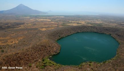 Explorador Sam Cossman sobrevuela los  volcanes de Nicaragua