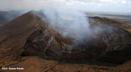 Explorador Sam Cossman sobrevuela los  volcanes de Nicaragua
