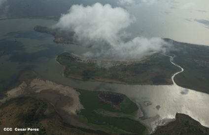 Explorador Sam Cossman sobrevuela los  volcanes de Nicaragua