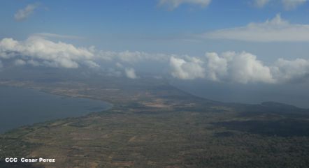 Explorador Sam Cossman sobrevuela los  volcanes de Nicaragua