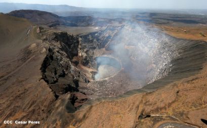 Explorador Sam Cossman sobrevuela los  volcanes de Nicaragua