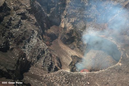 Explorador Sam Cossman sobrevuela los  volcanes de Nicaragua
