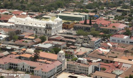 Explorador Sam Cossman sobrevuela los  volcanes de Nicaragua