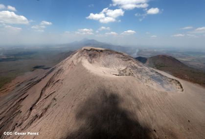 Explorador Sam Cossman sobrevuela los  volcanes de Nicaragua