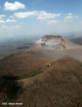 Explorador Sam Cossman sobrevuela los  volcanes de Nicaragua