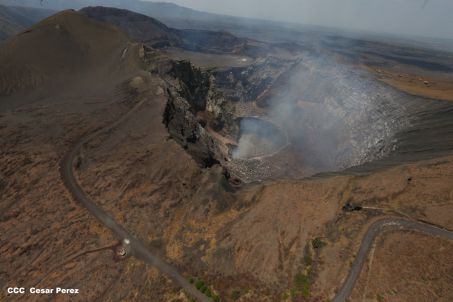 Explorador Sam Cossman sobrevuela los  volcanes de Nicaragua