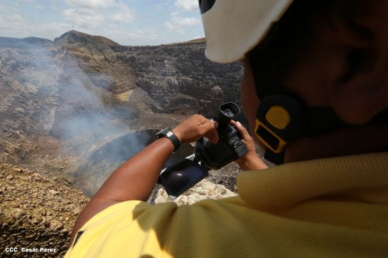 Cossman planifica su descenso hacia el potente lago de lava del Volcán Masaya