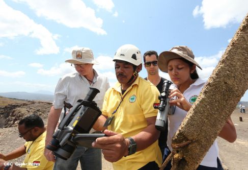 Cossman planifica su descenso hacia el potente lago de lava del Volcán Masaya