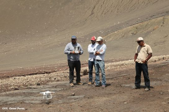 Cossman planifica su descenso hacia el potente lago de lava del Volcán Masaya
