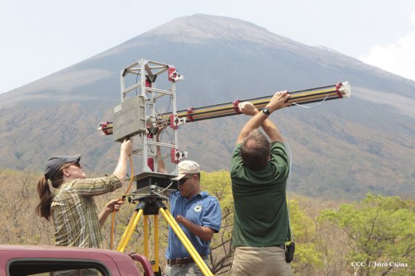 Científicos-expertos de EE.UU realizan monitoreo de mapeo en laderas del volcán San Cristóbal