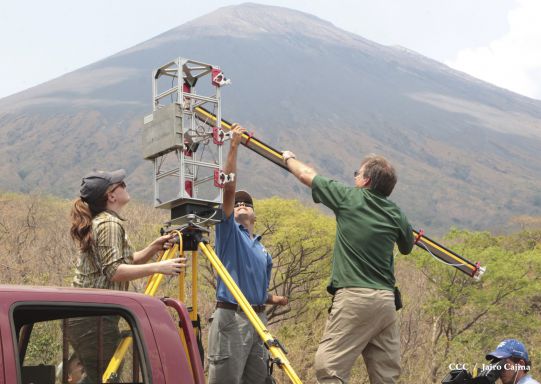 Científicos-expertos de EE.UU realizan monitoreo de mapeo en laderas del volcán San Cristóbal