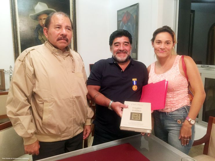 Orden Augusto C. Sandino a Diego Armando Maradona