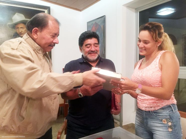 Orden Augusto C. Sandino a Diego Armando Maradona