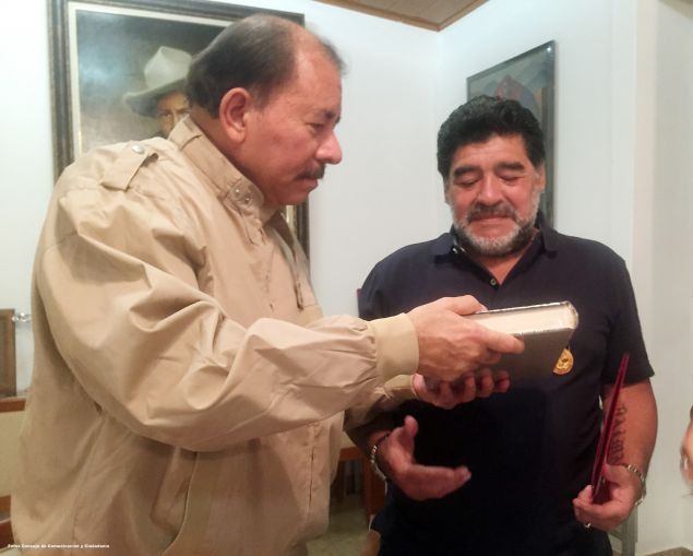 Orden Augusto C. Sandino a Diego Armando Maradona