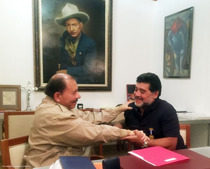 Orden Augusto C. Sandino a Diego Armando Maradona