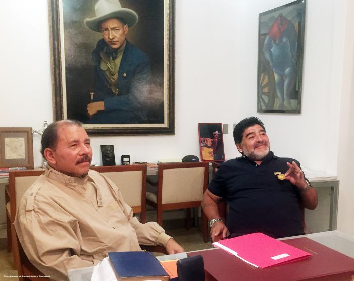 Orden Augusto C. Sandino a Diego Armando Maradona