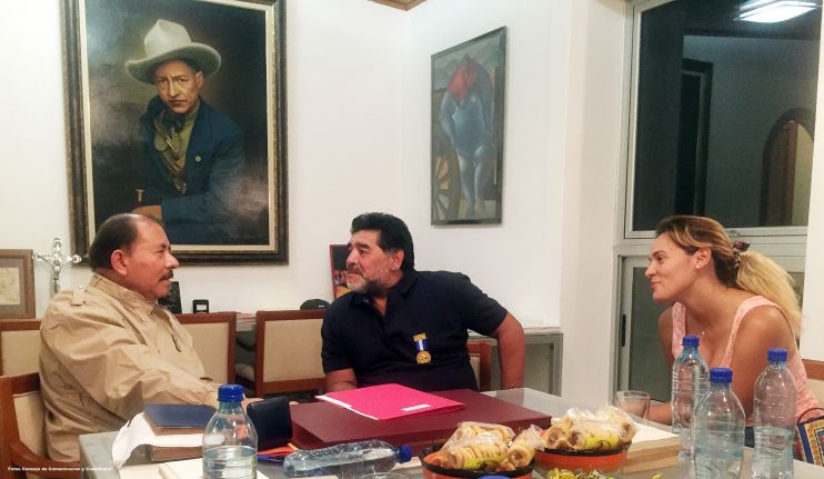 Orden Augusto C. Sandino a Diego Armando Maradona